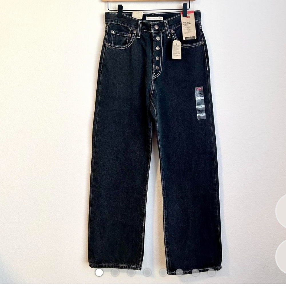 NWT Levis Ribcage Straight size 28